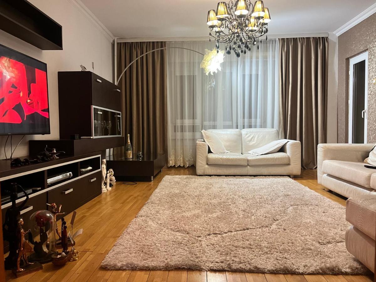 Charming Apartment/King Size Bed 布加勒斯特 外观 照片